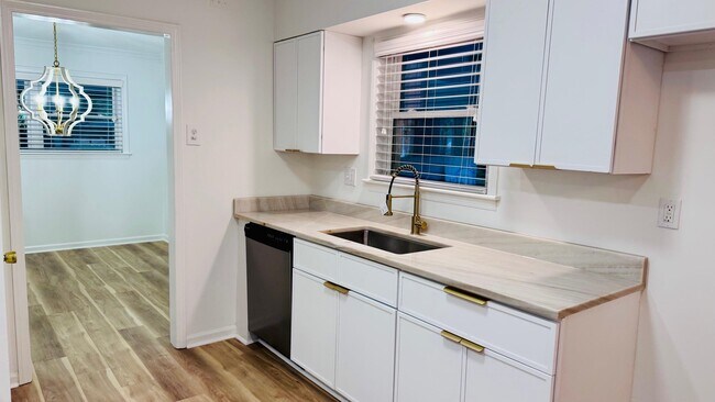 Building Photo - 7535 Parker Cir