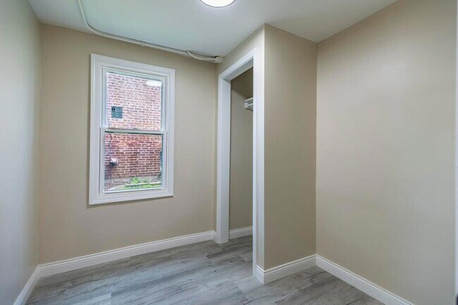Building Photo - 2604 Schrage Ave