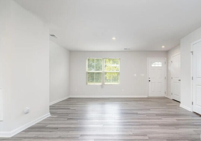 Building Photo - 1925 Pin Hook Rd