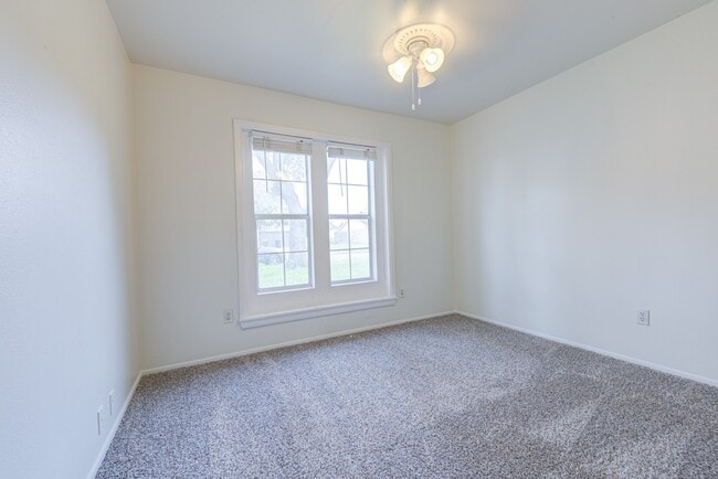 Building Photo - 2213 Baylor Dr