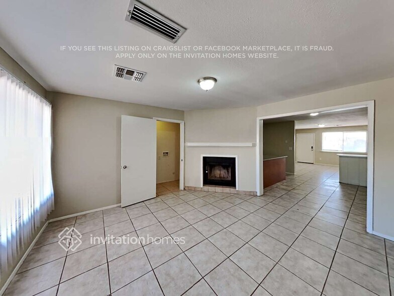 Building Photo - 1314 E Mercer Ln