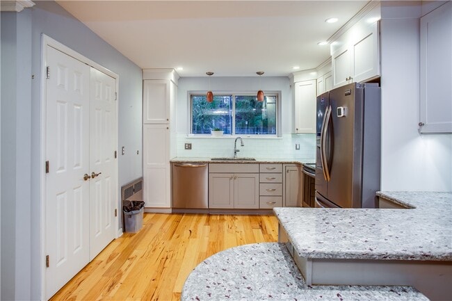 Building Photo - 2680 Highland Ave