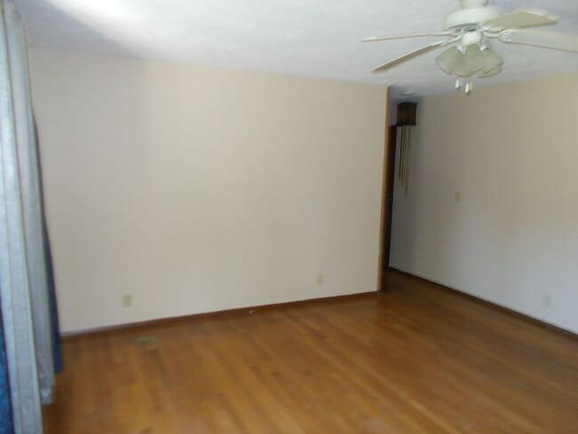 Building Photo - Lovely 3 bedroom 1 1/2 baths home located in Southwest Richmond
