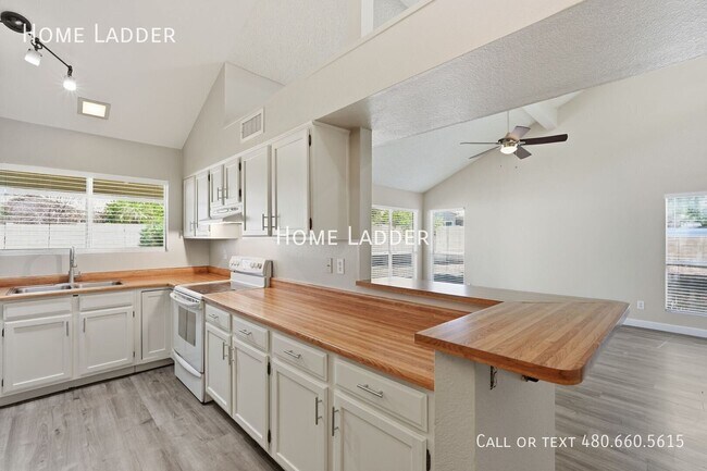 Building Photo - 745 N Hazelton Dr