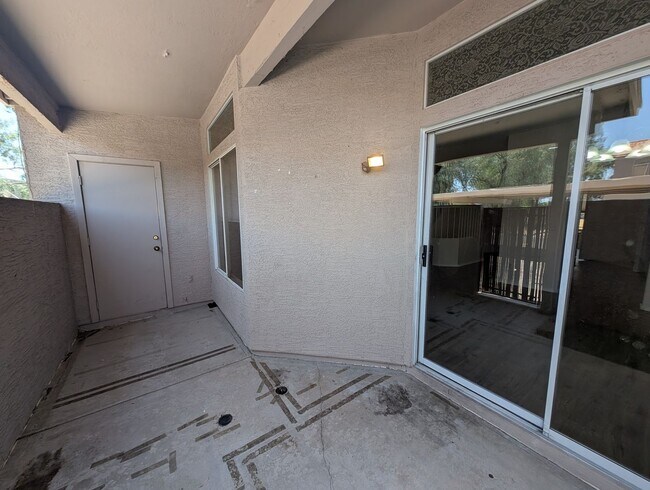 Building Photo - 3 Bedroom Townhome at Townes at Southpark ...
