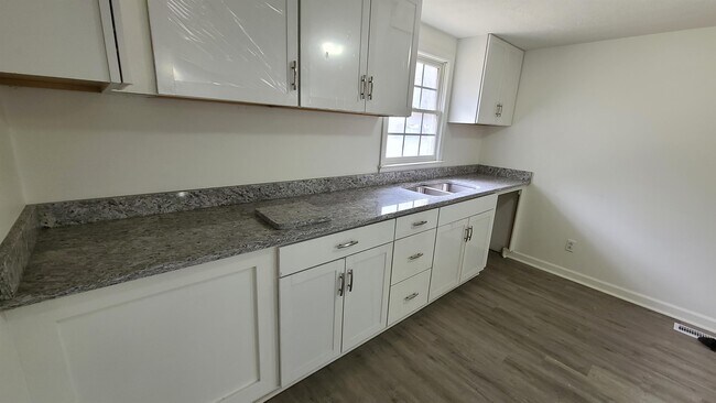 Building Photo - 172 Randall Ave