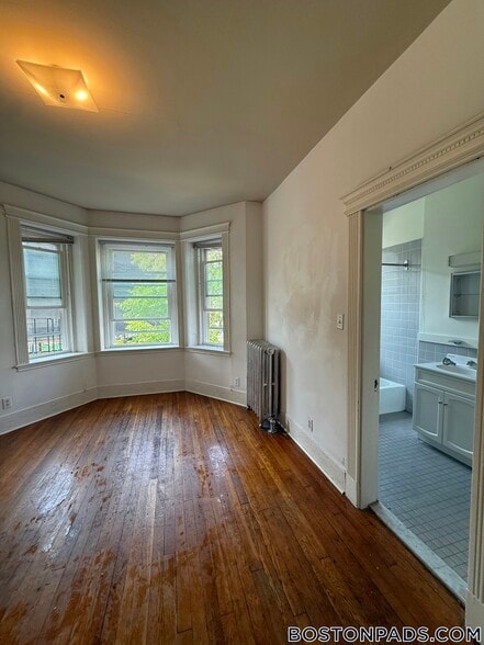 Building Photo - 28 Westland Ave