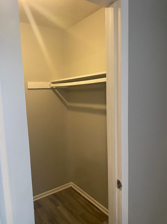Building Photo - 1-Bedroom Apartment Near St. Mary