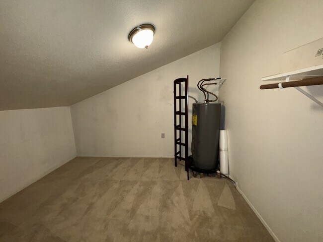 Building Photo - 13002 Leader St