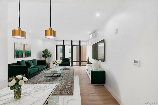 Building Photo - 525 N MacQuesten Pkwy