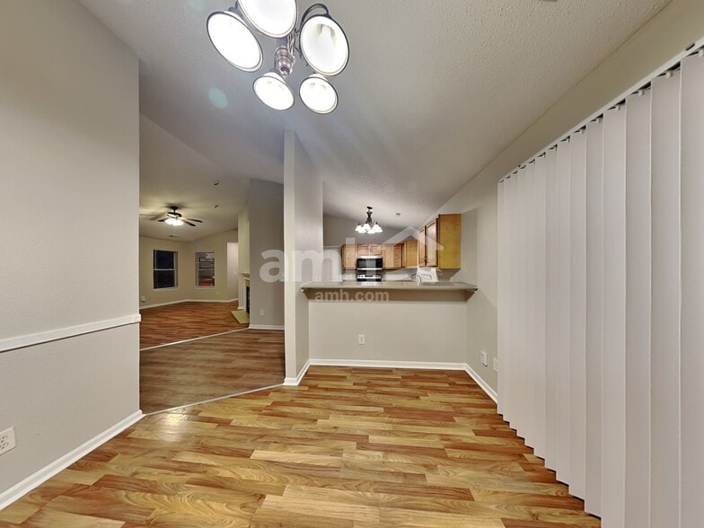 Building Photo - 630 Day Break Dr