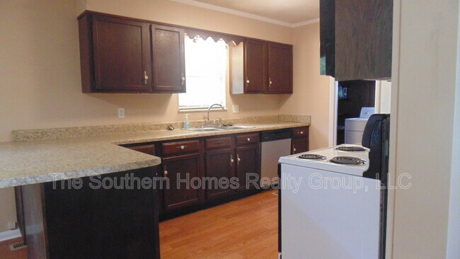 Building Photo - 381 Co Rd 775
