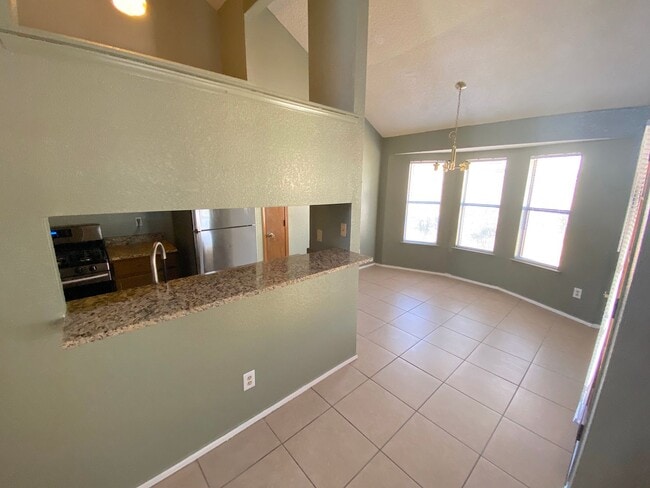 Building Photo - Northeast El Paso 3 bed2 bath