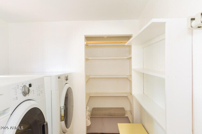 Building Photo - 2601 N 68th Pl