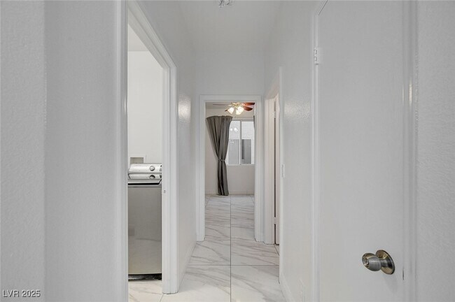 Building Photo - 9893 Canyon Peak Dr