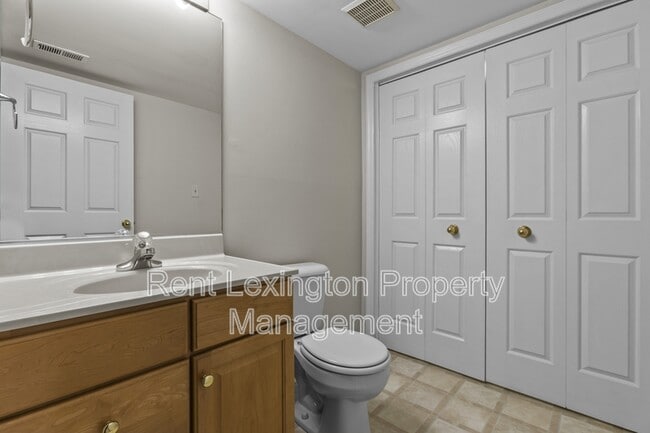 Building Photo - 3175 Kirklevington Dr