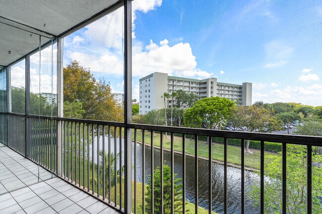 Building Photo - 2230 N Cypress Bend Dr