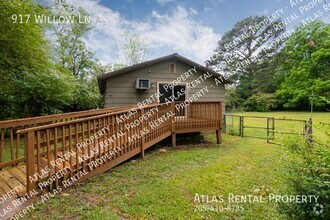 Building Photo - 917 Willow Ln