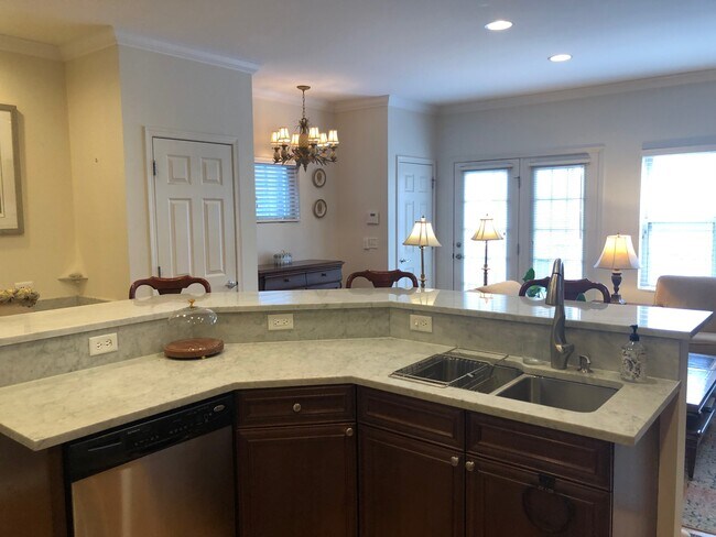 Kitchen - 1604 W Edgewater Ave