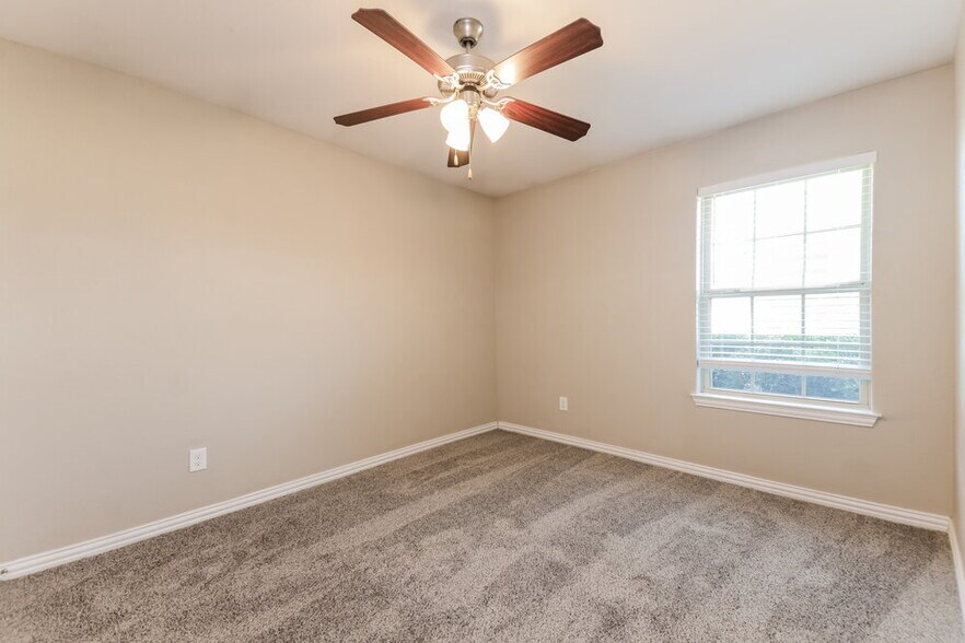 Building Photo - 7645 Hollow Point Dr
