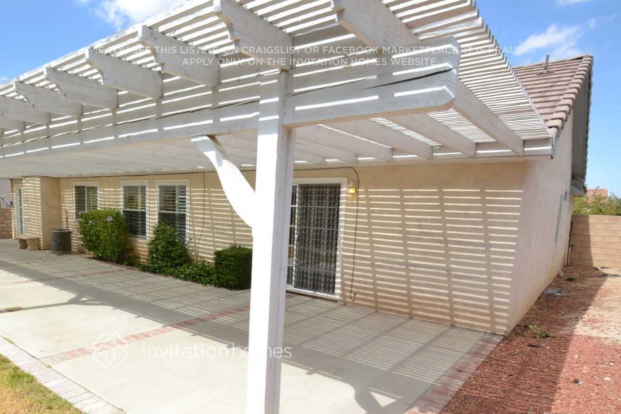 Building Photo - 1320 Date Palm Dr