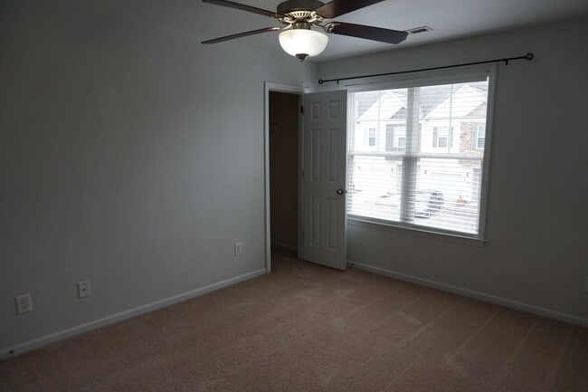 Building Photo - 3 Bedroom and 3 Full bathroom located The Village at the Glen within Carolina