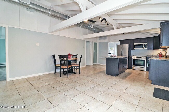 Building Photo - 701 Chesapeake Dr