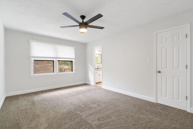 Building Photo - 3259 S Elmira Ave