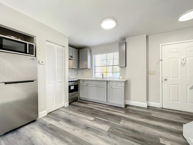 Building Photo - 10288 Turkey Lake Rd