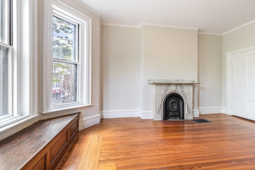 Building Photo - 325 K St