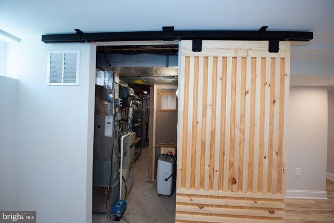 Building Photo - 5022 Laguna Rd