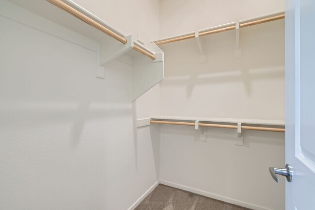 Building Photo - Stylish Three-Story Townhome with Private Courtyard & Pool Access