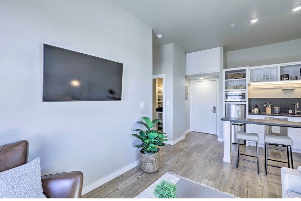 Building Photo - 118-120-120 N LBJ Dr