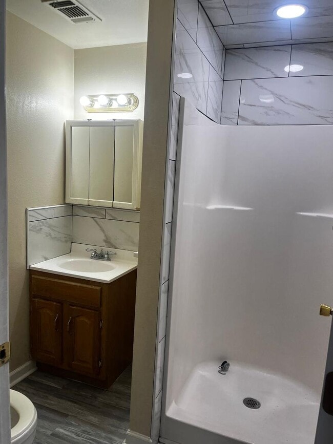 Building Photo - 1007 Wallace St