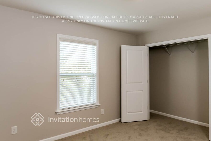 Building Photo - 14230 Lake Crossing Dr