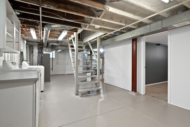 Building Photo - French House