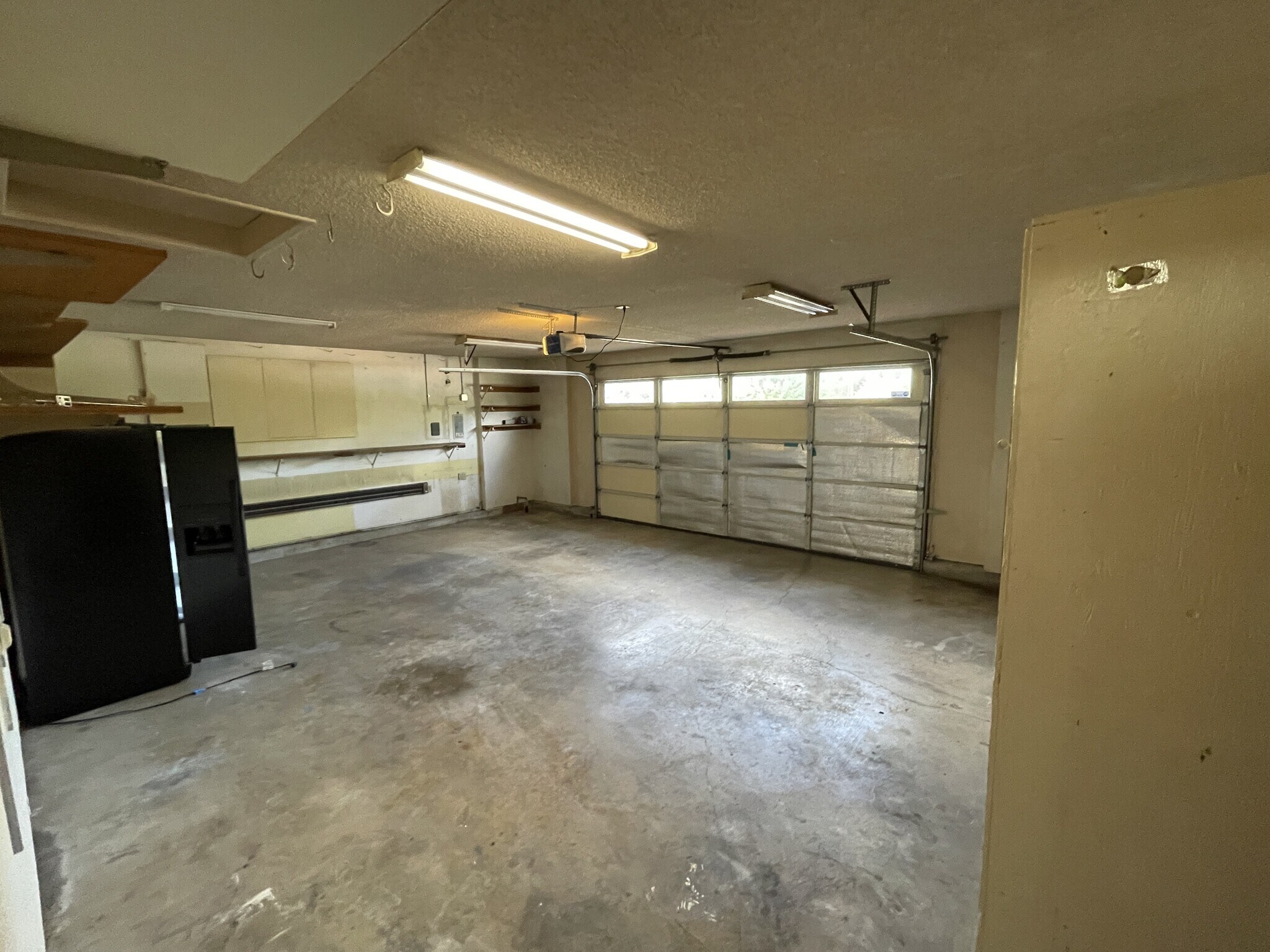 Double Car Garage - 11923 Canyon Rd E