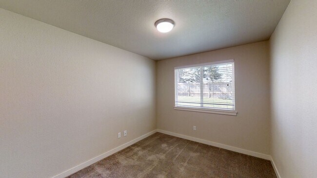 Building Photo - 17402-17404 8TH AVE CT E