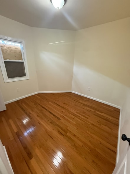 Building Photo - 825 S 15th St