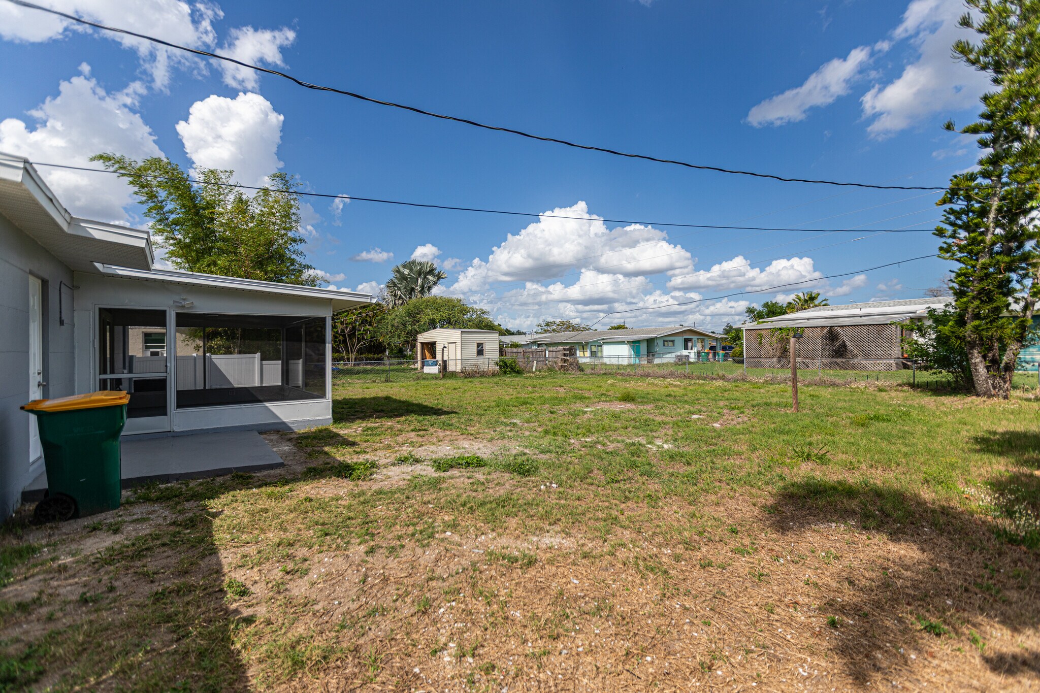 Building Photo - 3208 Pinetree St
