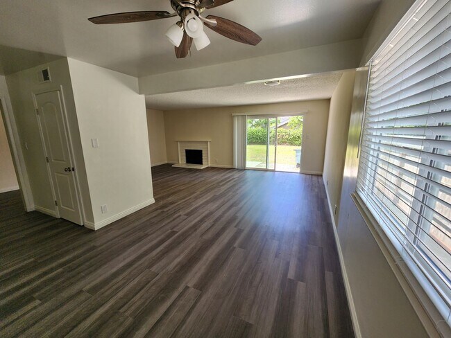 Building Photo - Newly Remodeled 3-Bedroom, 2-Bathroom Home for Rent – Los Alamitos