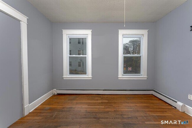 Building Photo - 146 Charles St