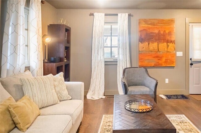 Building Photo - 301 NW F St