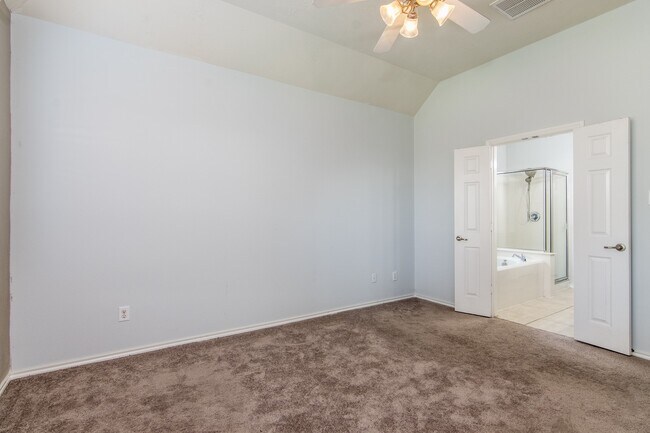 Building Photo - 22015 Field Green Dr