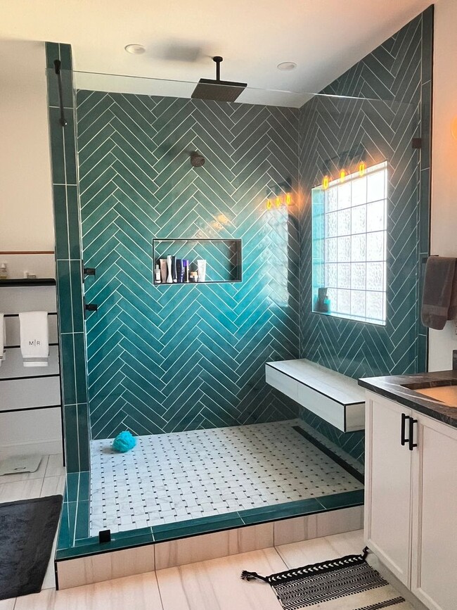 Building Photo - 724 Royal Bonnet Dr