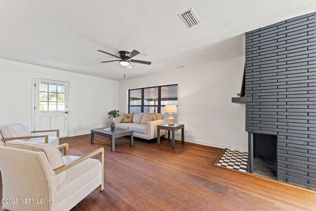 Building Photo - 6235 Fordham Cir E
