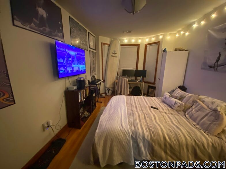 Building Photo - 102 Allston St