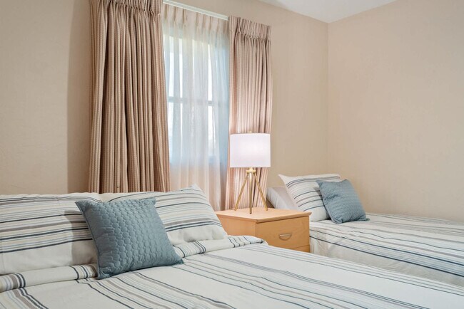 Building Photo - 7423 Dickens Dr