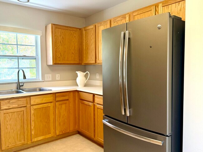 Building Photo - 3083 Promenade Cir