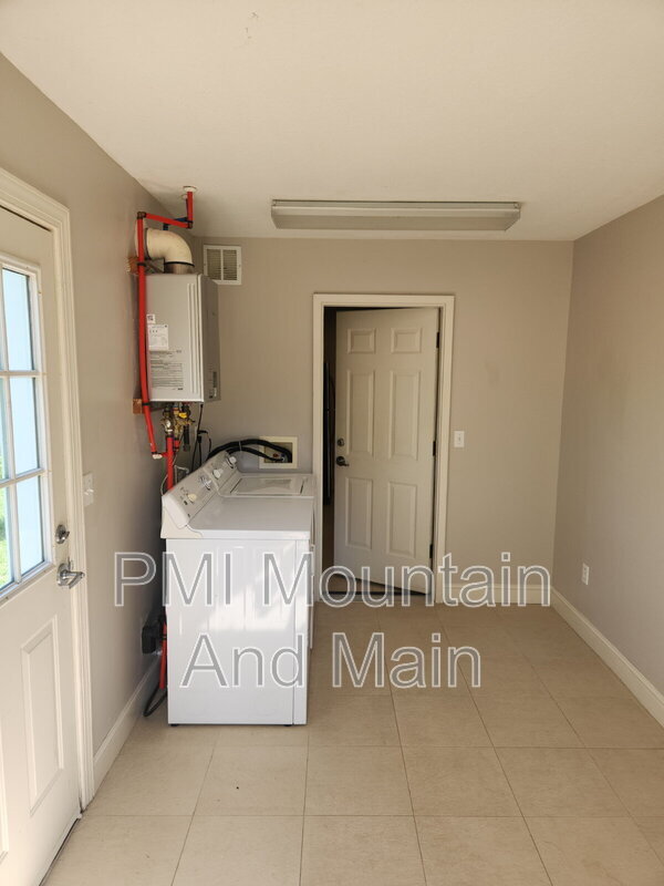 Building Photo - 74 Ebens Cove